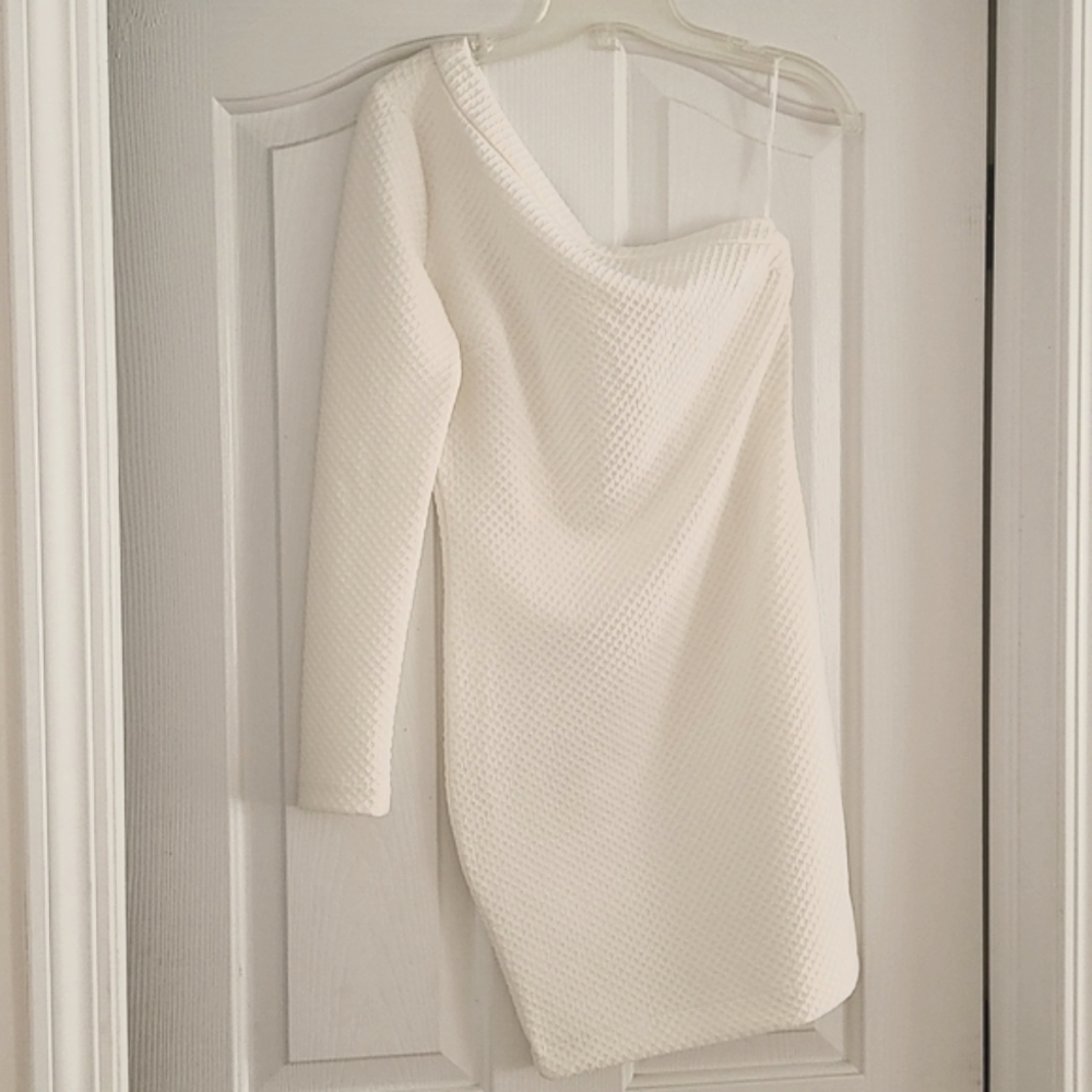 One-sleeve dress